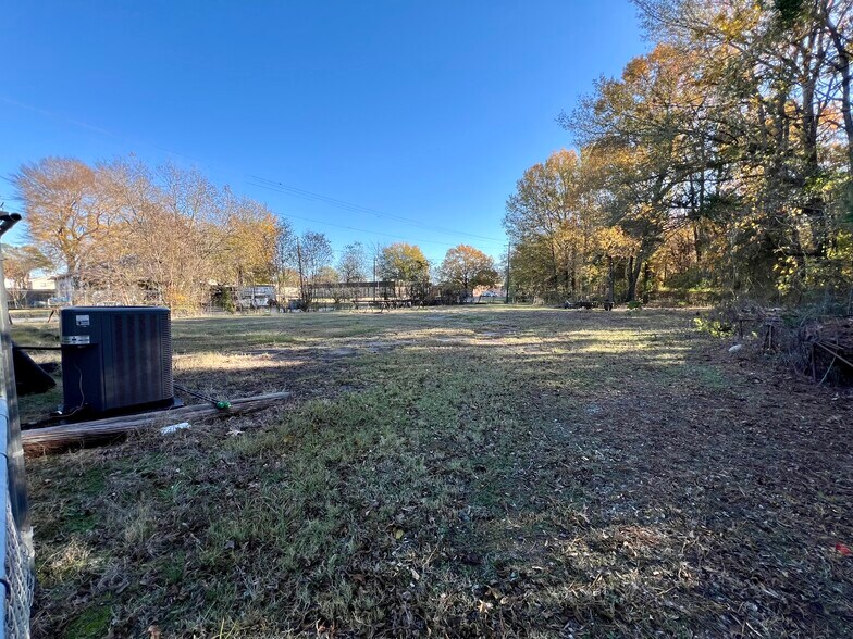 More Photos Of 402 Bermuda st, Quitman Flex For Sale