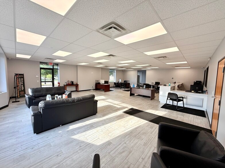 More Photos Of 28975 Grand River Ave, Farmington Hills Auto Dealership For Sale