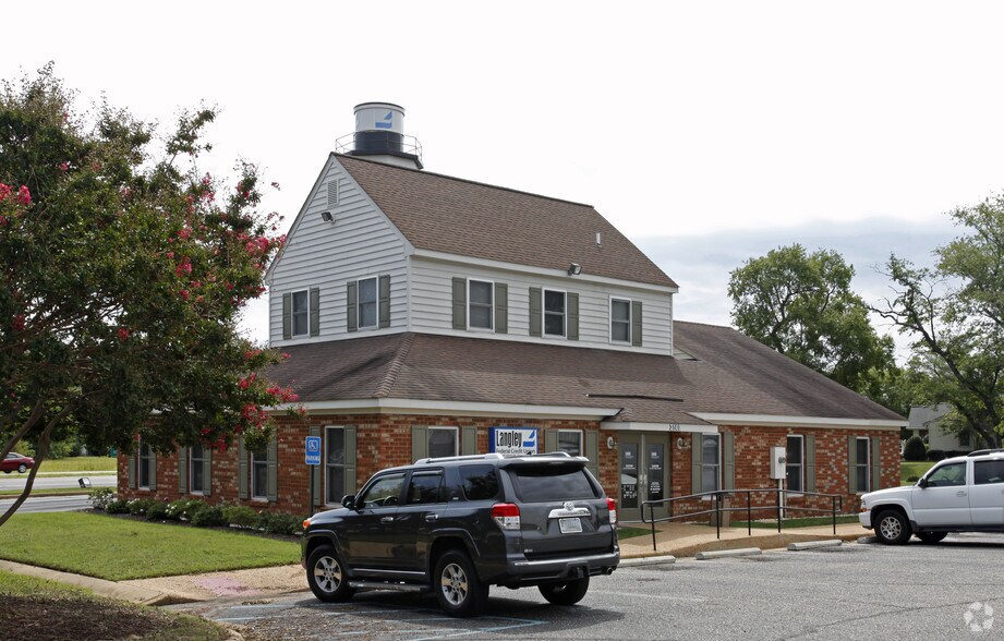 More Photos Of 3140 George Washington Memorial Hwy, Hayes Bank For Sale
