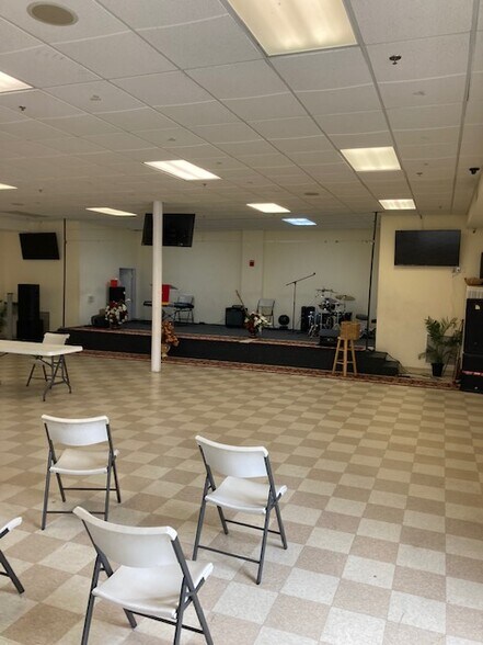 More Photos Of 13505 New Hampshire, Silver Spring Specialty For Lease