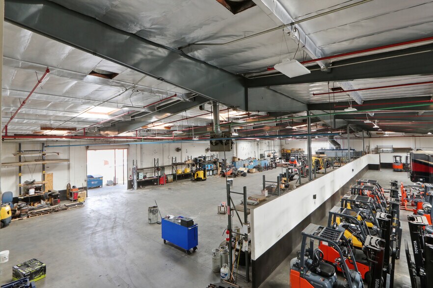More Photos Of 1005 E Orangethorpe Ave, Anaheim Warehouse For Sale