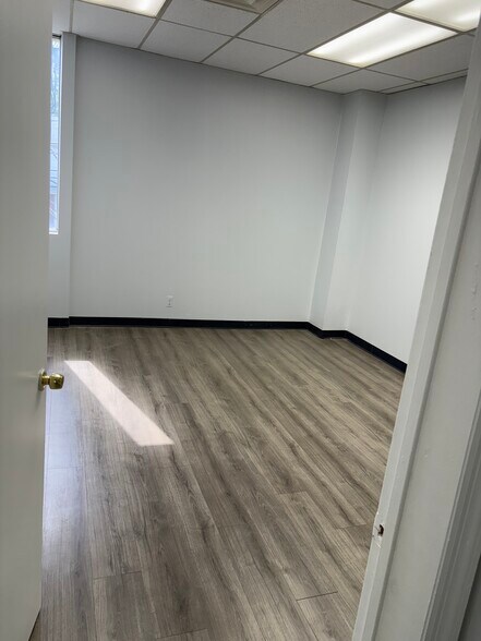 More Photos Of 241 Molnar Dr, Elmwood Park Medical For Lease