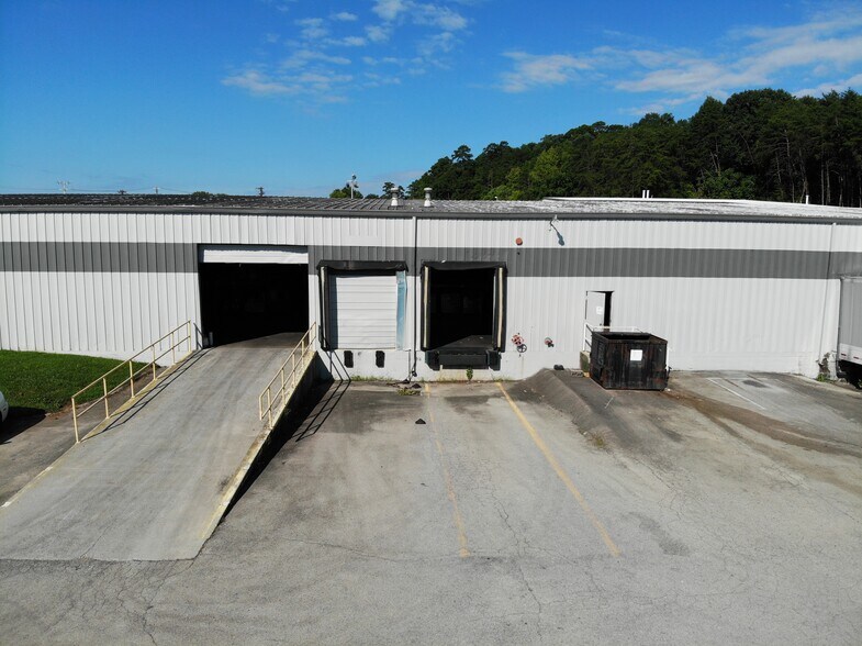 More Photos Of 2229 Sycamore Dr, Knoxville Warehouse For Lease