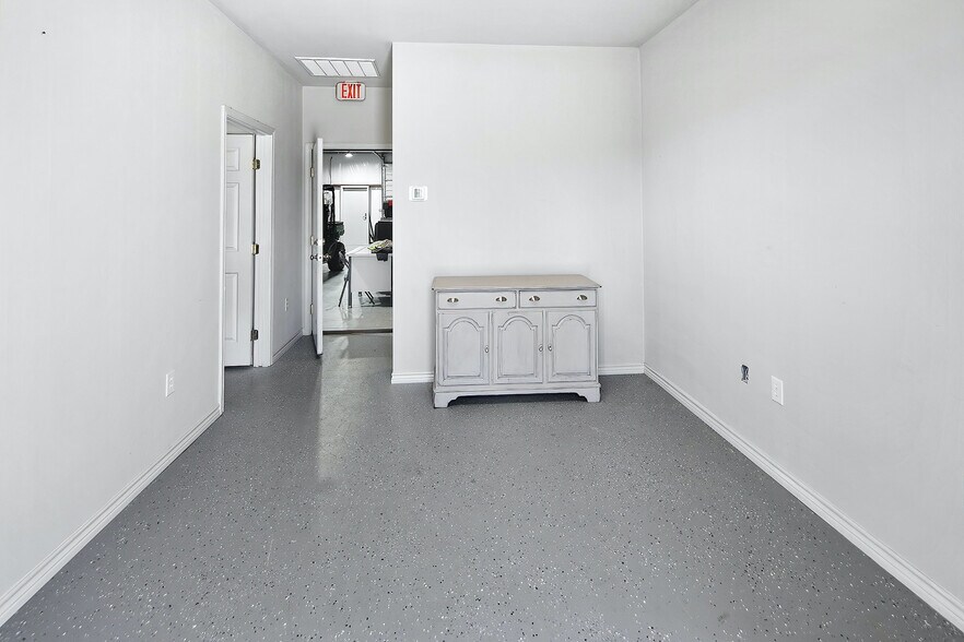 More Photos Of 4459 Roans Chapel Rd, College Station Service For Sale