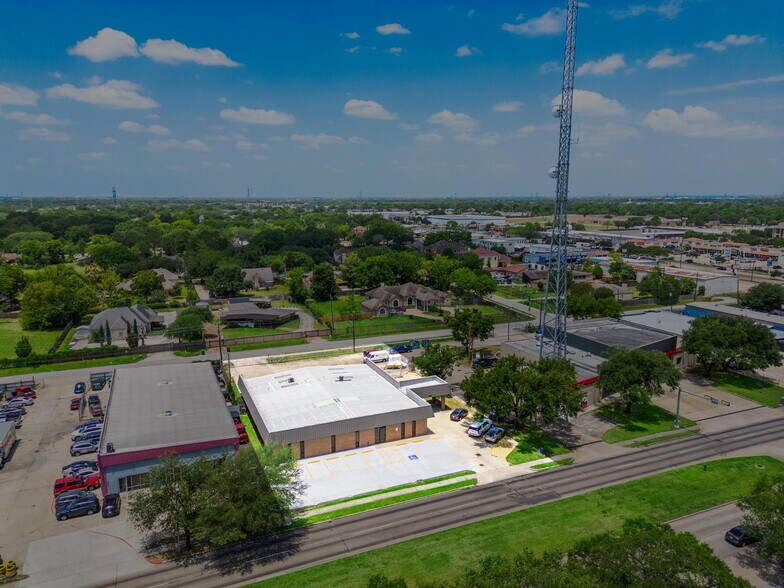 Primary Photo Of 9818 S Wilcrest Dr, Houston Light Distribution For Lease