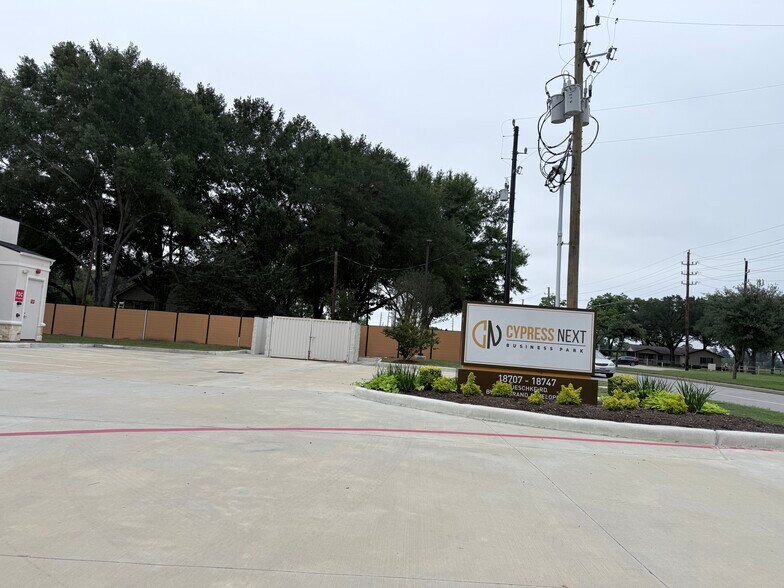 More Photos Of 18707 Mueschke Rd, Cypress Office For Sale