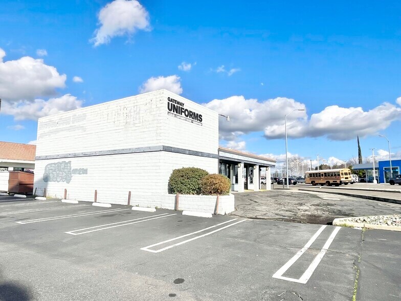 More Photos Of 120 Sunrise Ave, Roseville Freestanding For Lease