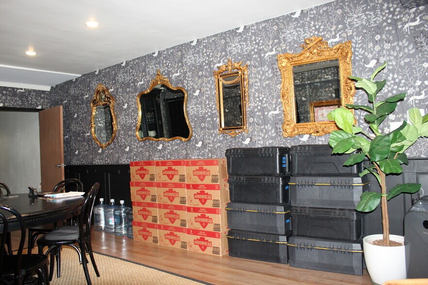 More Photos Of 21926 Costanso St, Woodland Hills Freestanding For Sale