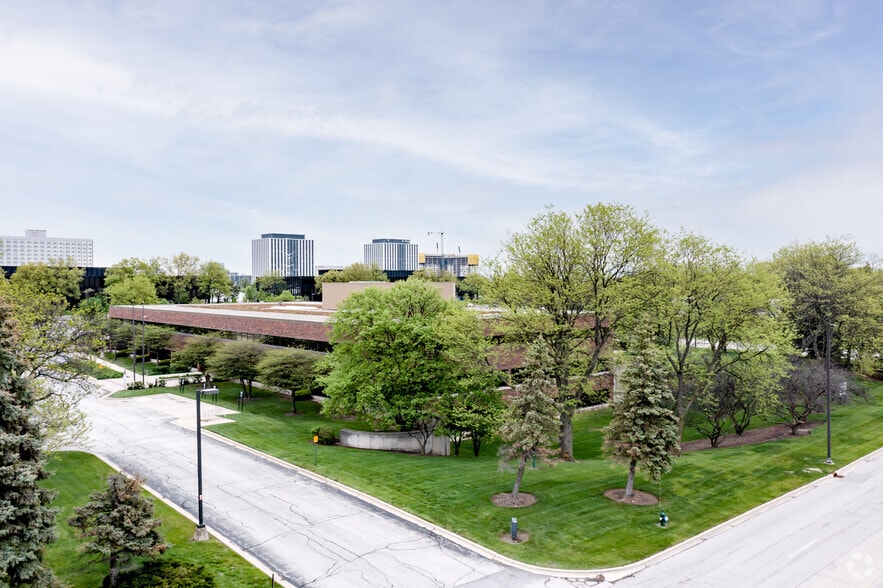 More Photos Of 1400 Kensington Rd, Oak Brook Office For Sale