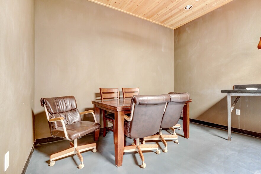 More Photos Of 2075 Knoll Dr, Ventura Manufacturing For Lease