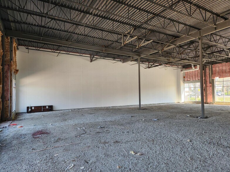 More Photos Of 10463 Manchester Rd, Kirkwood General Retail For Lease