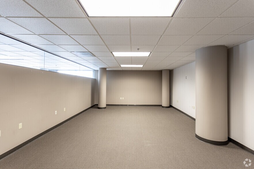 More Photos Of 7171 W 95th St, Overland Park Unknown For Lease