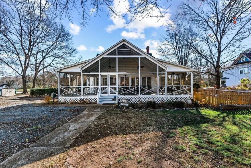 More Photos Of 115 E Broaddus Ave, Bowling Green Apartments For Sale