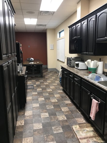 More Photos Of 947 E Main St, Lexington Office For Lease