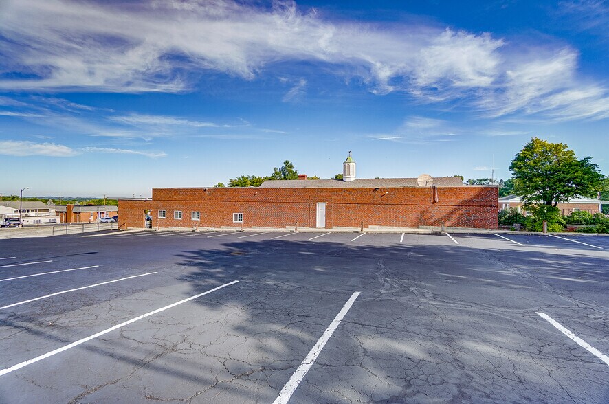 More Photos Of 20 Iron Gate Park Dr, Centerville Storefront Retail Office For Lease