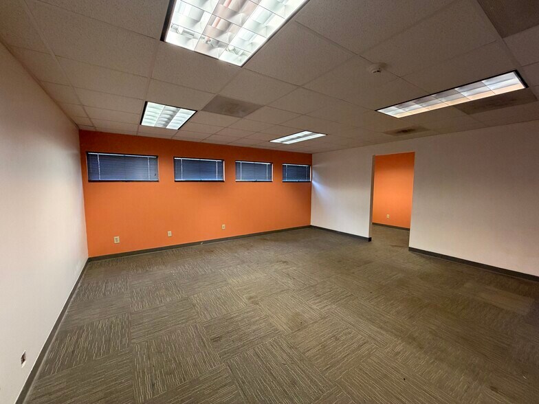 More Photos Of 47 Alice Dr, Akron Office For Lease
