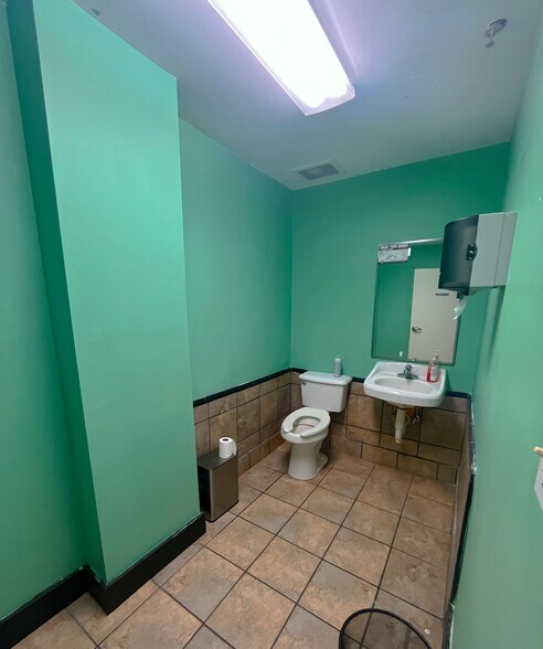 More Photos Of 3810 Barrancas Ave, Pensacola Unknown For Lease