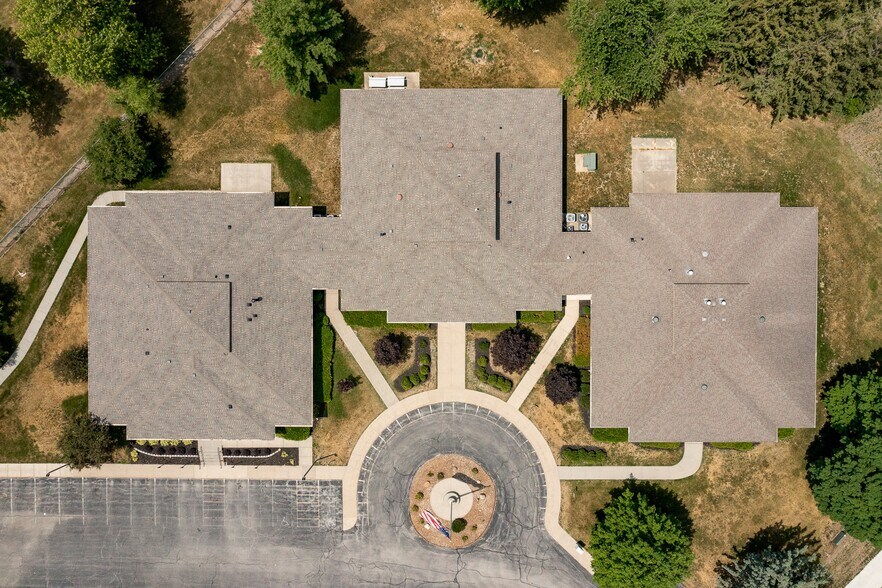 More Photos Of 1 Quail Creek Cir, North Liberty Office For Sale