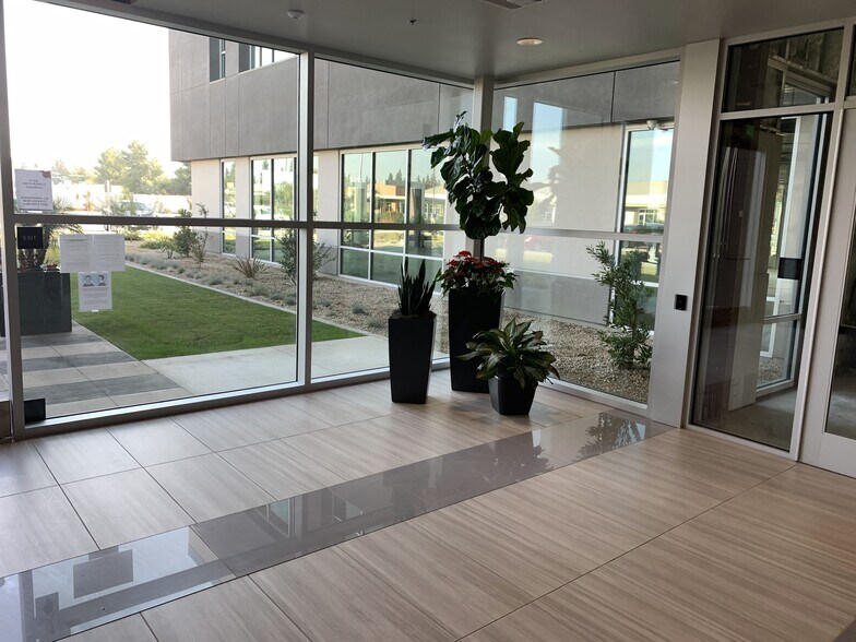 More Photos Of 7700 N Palm Ave, Fresno Office For Lease