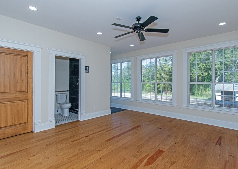 More Photos Of 89 W Campbellton St, Fairburn Office Residential For Lease