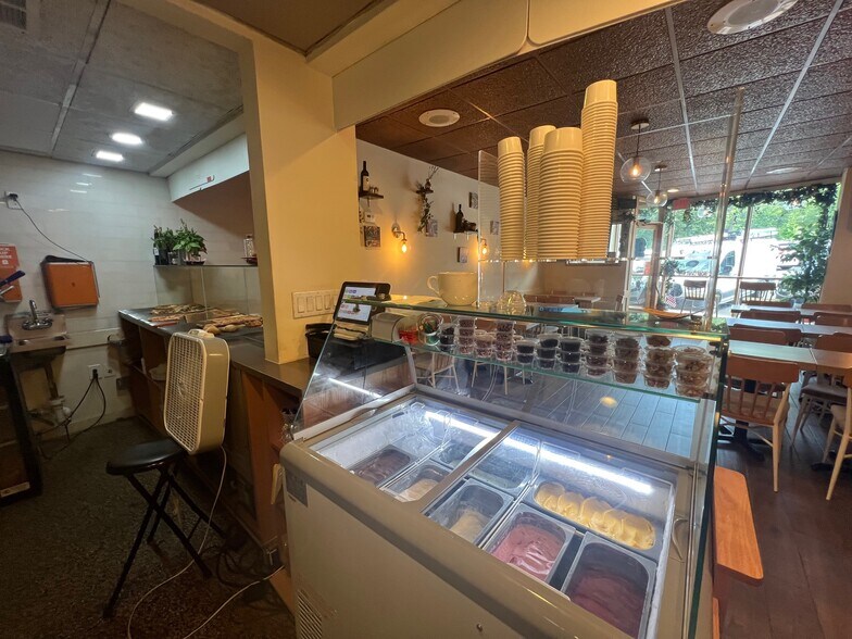 More Photos Of 473-475 Ashford Ave, Ardsley Office For Lease