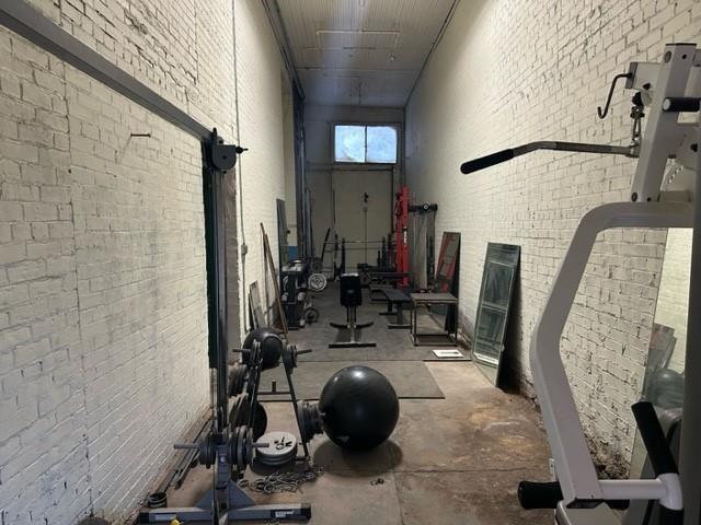 More Photos Of 110 S Houston Ave, Denison Showroom For Sale