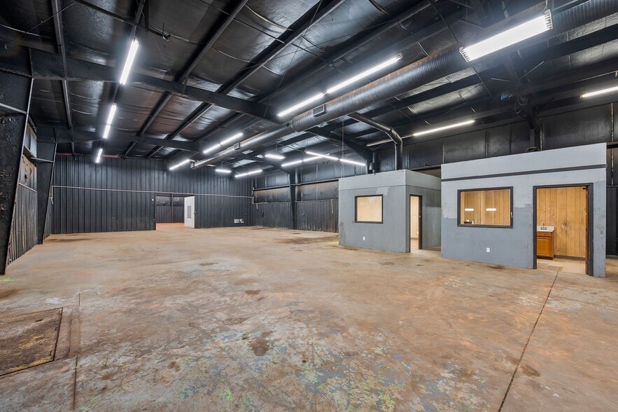 More Photos Of 110 Orbit Rd, Statesville Flex For Lease