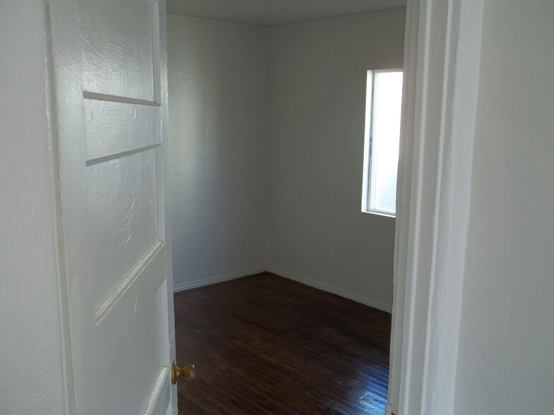 More Photos Of 2208 Lake St, Bakersfield Apartments For Sale