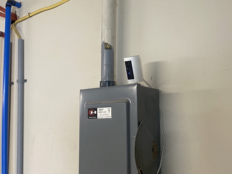 More Photos Of 1 Proactive Dr, New Florence Hotel For Sale