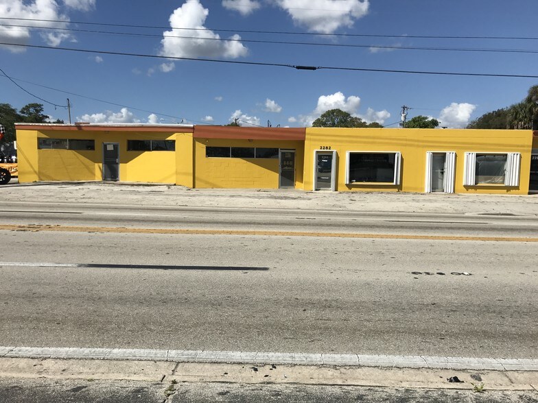 More Photos Of 2280-2290 Fowler St, Fort Myers Freestanding For Sale