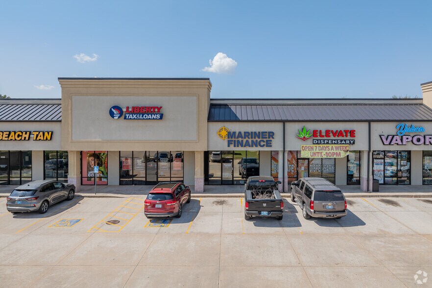 More Photos Of 1300 W Vandament Ave, Yukon General Retail For Lease