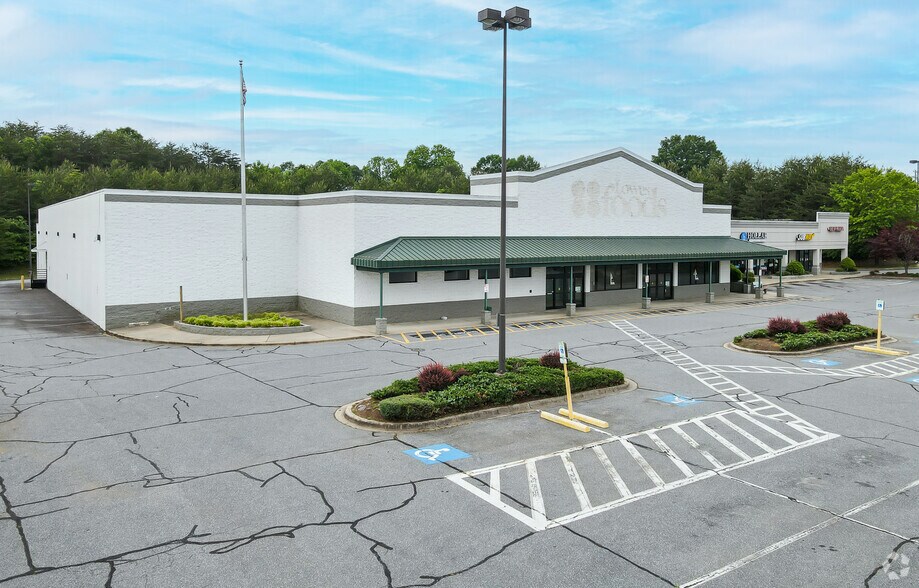 More Photos Of 3027-3035 Centennial Blvd, Claremont Storefront For Lease