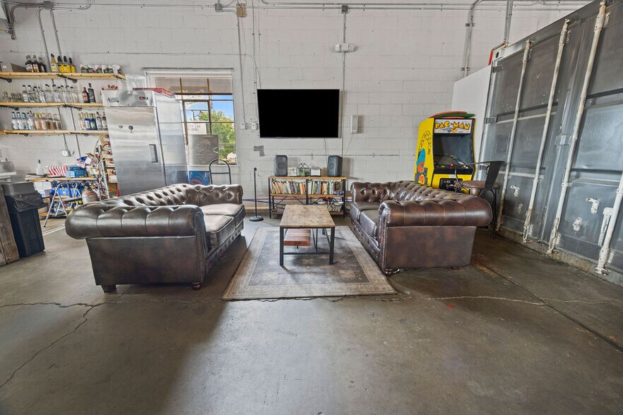 More Photos Of 1589 W Victory Way, Craig Flex For Sale