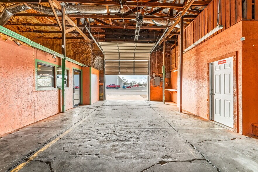More Photos Of 26 W Washington Dr, San Angelo Warehouse For Sale