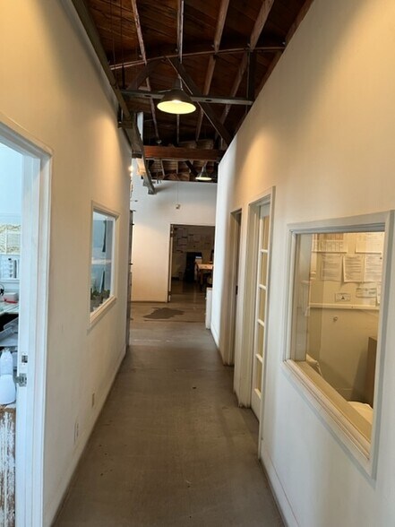 More Photos Of 5420 W 83rd St, Los Angeles Warehouse For Lease