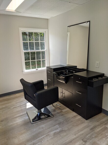 More Photos Of 7577 Alexandria Pike, Alexandria General Retail For Lease