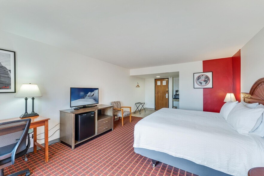 More Photos Of 333 N Main St, Richfield Hotel For Sale