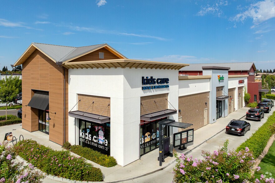More Photos Of 140 Roseville Pky, Roseville Storefront For Lease
