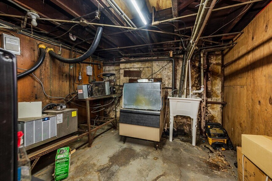 More Photos Of 2918 Bruckner Blvd, Bronx Bar For Sale