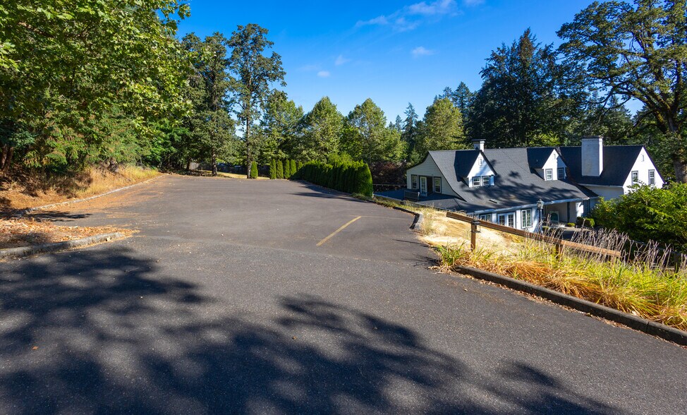 More Photos Of 20255 Willamette Dr, West Linn Specialty For Sale