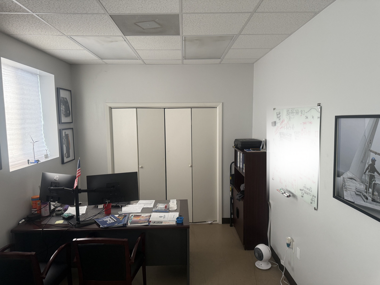 More Photos Of 11265 Windfern Rd, Houston Warehouse For Lease