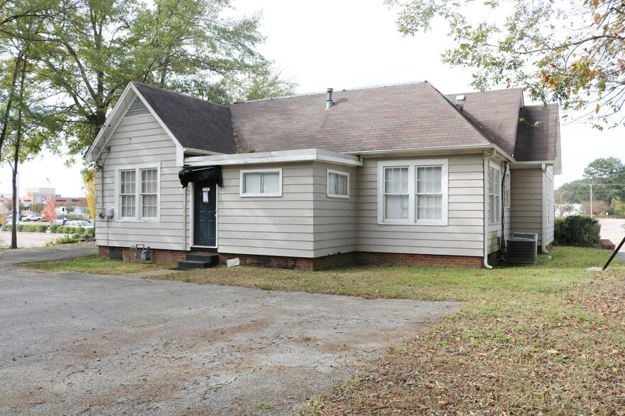 More Photos Of 208 N Gloster St, Tupelo Office For Sale