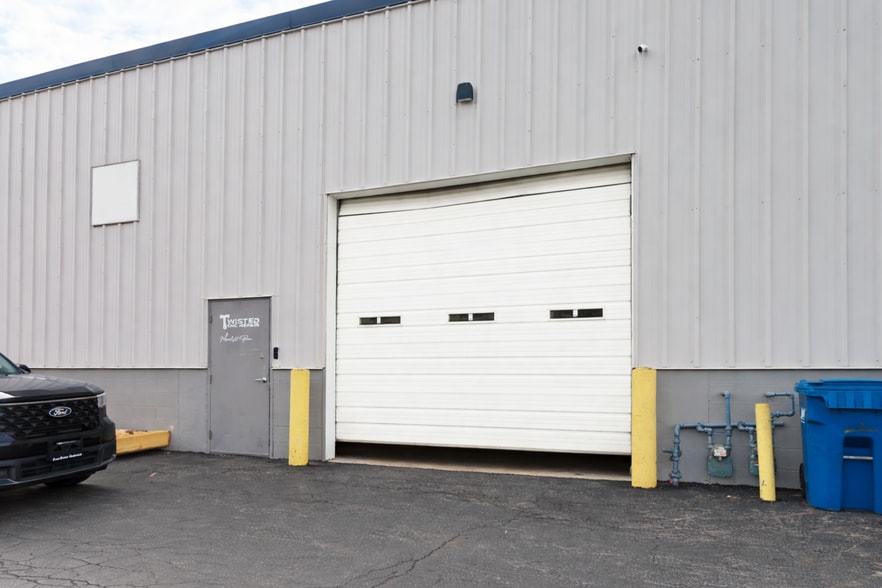 More Photos Of 2924 Malmo Dr, Arlington Heights Warehouse For Sale