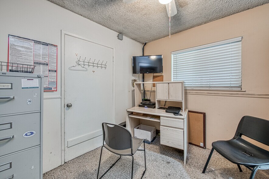 More Photos Of 3311-3315 E Sierra Madre Ave, Fresno Daycare Center For Sale