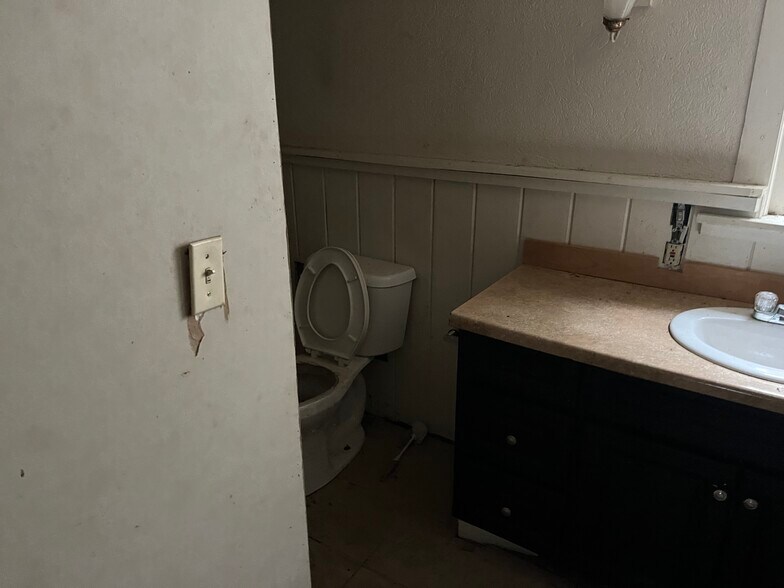 More Photos Of 603 Main St, Sutton Office For Lease