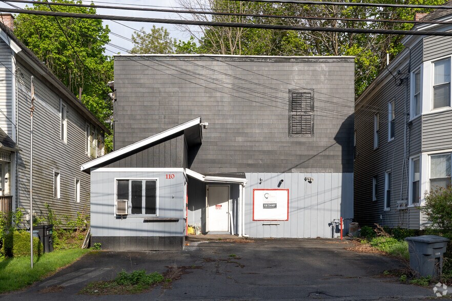 Primary Photo Of 110 Brookside Ave, Amsterdam General Retail For Sale