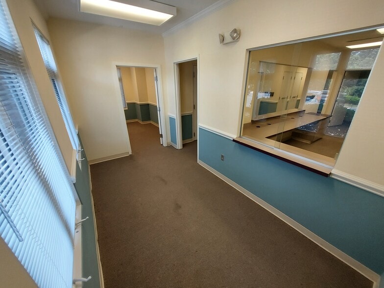 More Photos Of 5015 Southpark Dr, Durham Medical For Lease