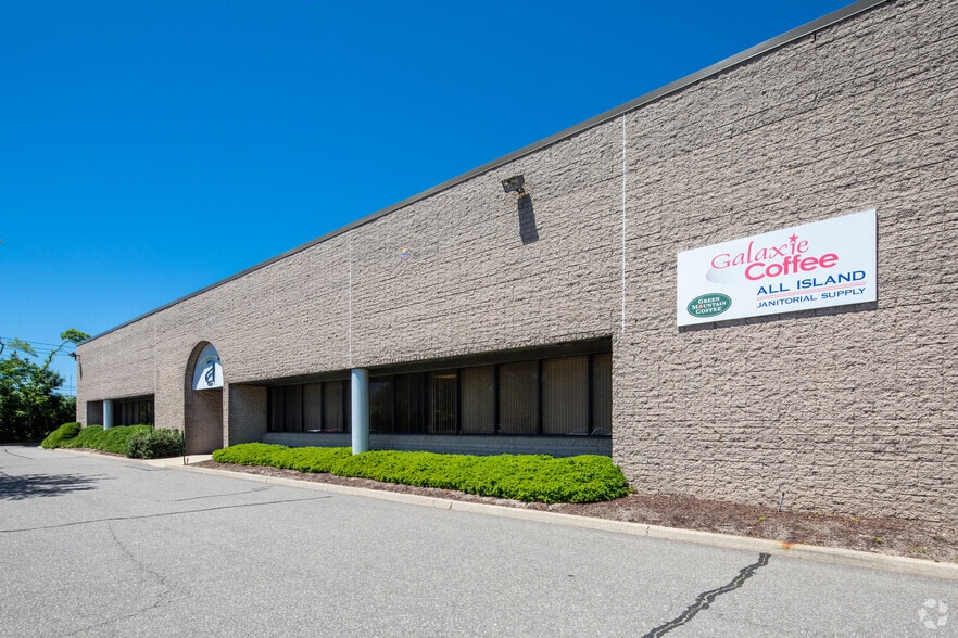More Photos Of 70-130 Sea Ln, Farmingdale Distribution For Lease