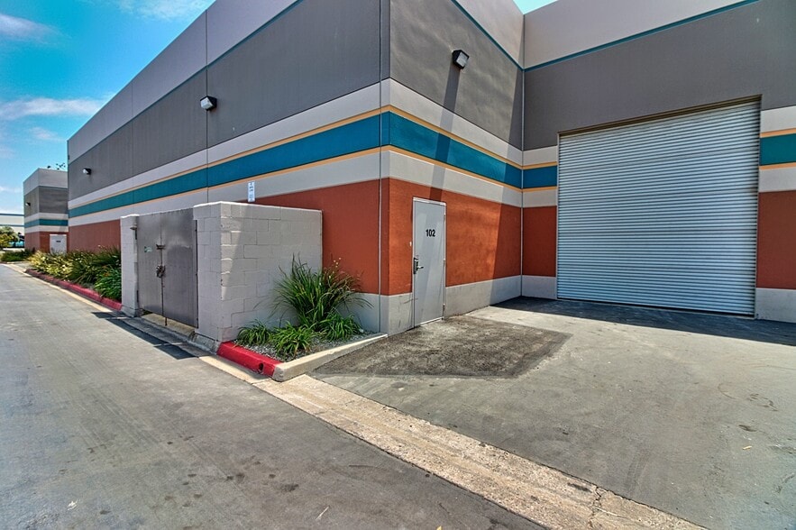 More Photos Of 4483 McGrath St, Ventura Service For Lease