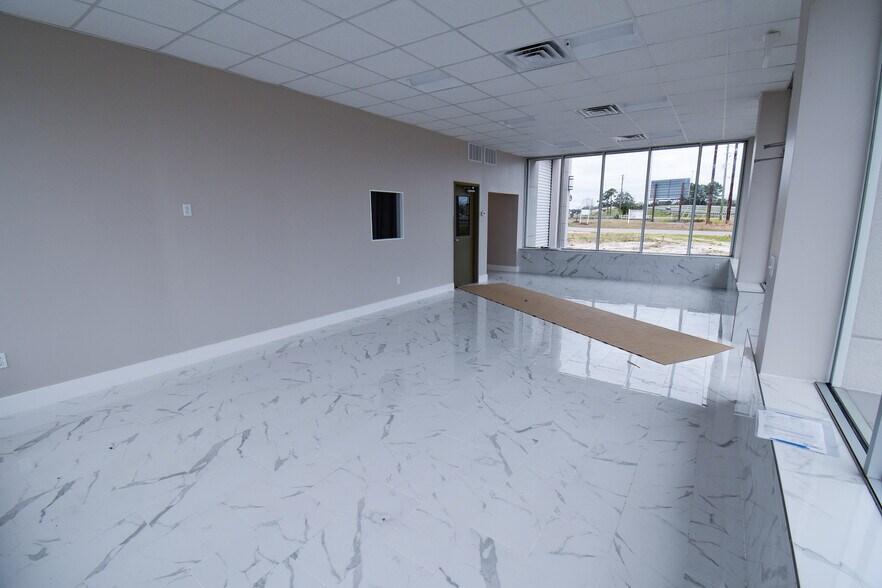 More Photos Of 8969 Pensacola Blvd, Pensacola Auto Repair For Sale